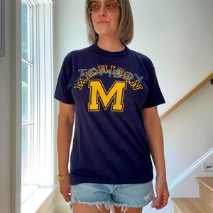 navy vintage Univ of Michigan t-shirt TOMBOY💙medium